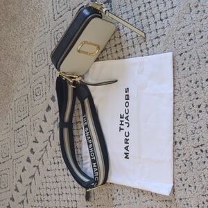 Marc Jacobs Black and Cream Crossbody Bag 'The snapshot'